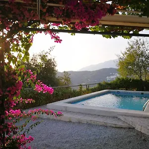 Casa Lola Sayalonga